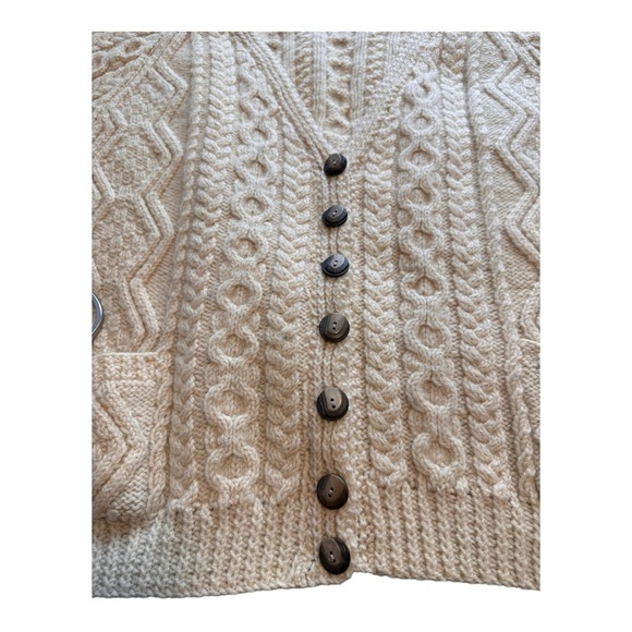 Women's Cream Cable Knit Cardigan - Picture 4 of 11